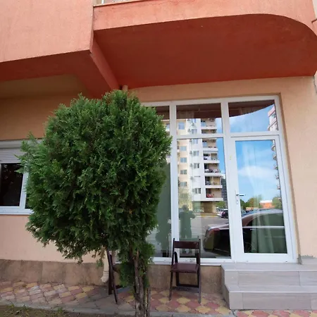 3 * Mamaia
