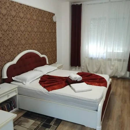 3 * Mamaia