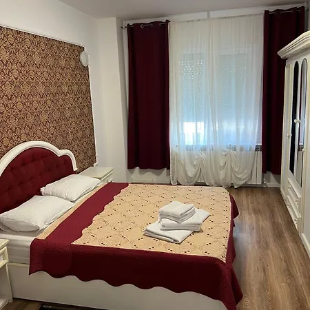 3 * Mamaia