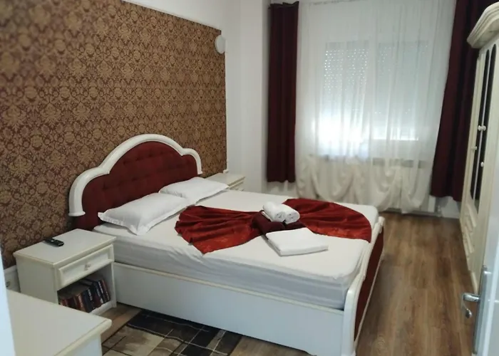 3 * Mamaia